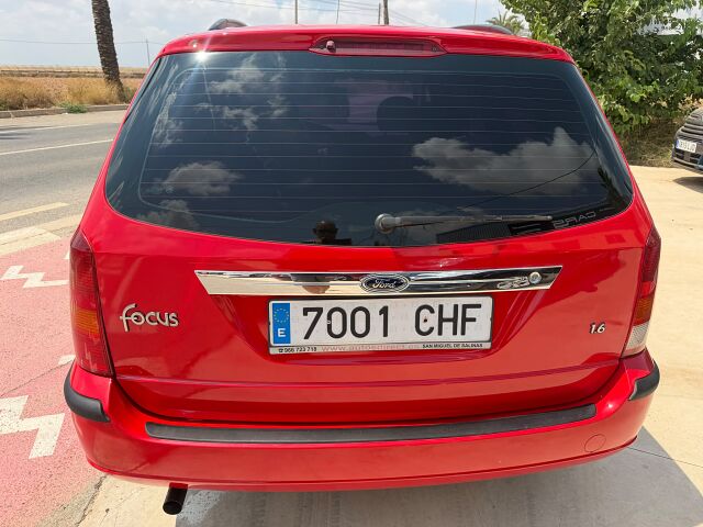 FORD FOCUS GHIA ESTATE 1.6 PETROL SPANISH LHD IN SPAIN 101000 MILES SUPERB 2003